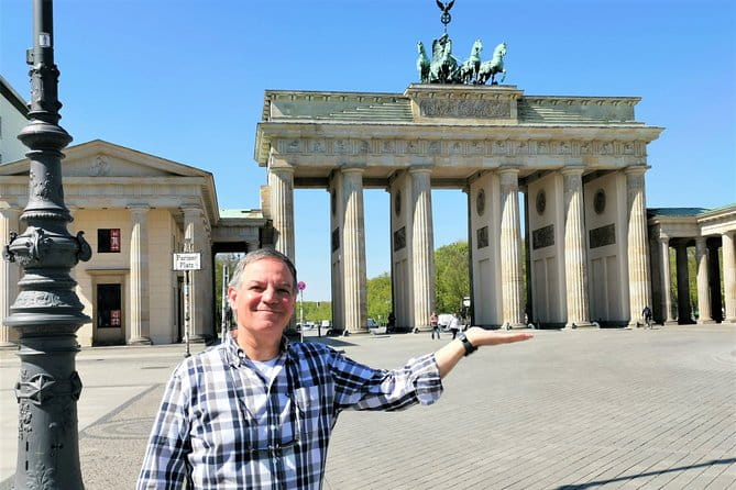 Group Walking Tour (1-20 people): 3 Hours Old-town, Brandenburg Gate and more... - Why Choose a Private Tour in Berlin?