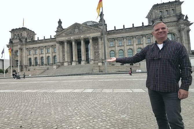 Group Walking Tour (1-20 people): 3 Hours Old-town, Brandenburg Gate and more... - Major Landmarks and Their Significance