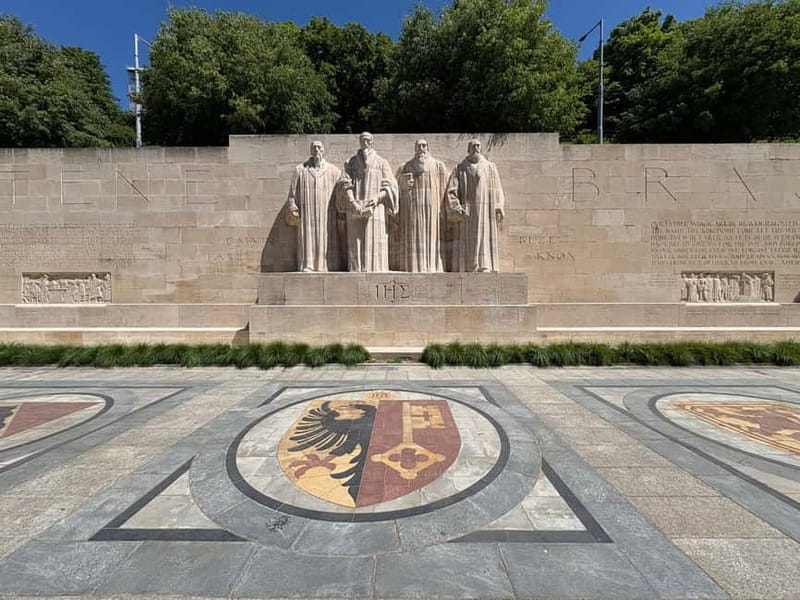 Guided day trip from Geneva with pick-up service - International Flair at the UN and Ariana Park