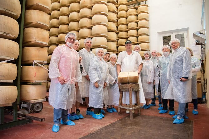 Guided group tour TastyBus: Parmesan Cheese and Parma Ham - Key Points