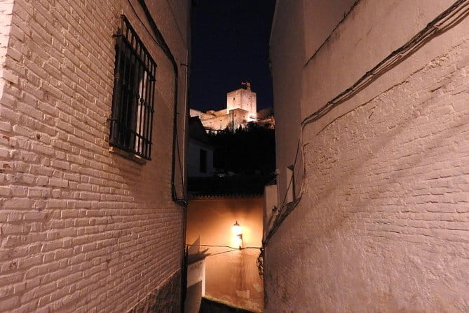 Guided tour Conspiracy in the Albaicín - Price and Logistics