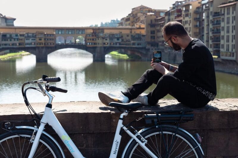 Guided tour in ebike 3 hours in the Florence Surroundings - Gourmet Break and Return