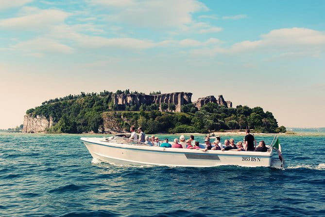 Guided tour in Sirmione with motorboat tour - The Sum Up