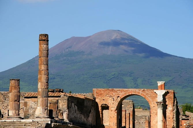 guided tour of the archaeological excavations of Pompeii - A Closer Look at the Pompeii Guided Tour