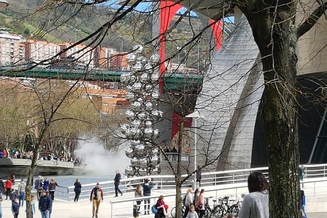 Guided tour of the Guggenheim Museum Bilbao in Spanish - Who Would Love This Tour?