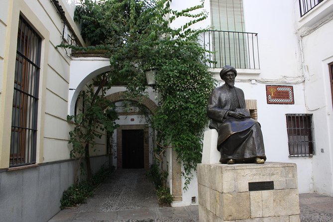 Guided Tour of the Jewish Quarter and Mosque-Cathedral of Córdoba With Tickets - Confirmation and Travelers