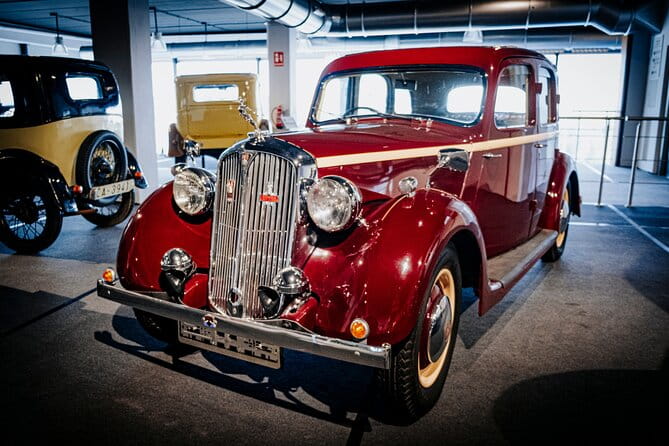 Guided tour of the Motor Museum with limousine transportation - FAQ