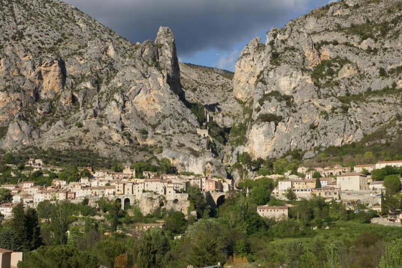 Guided tour of the old town of Moustiers Sainte Marie - Exploring the Architectural Marvels and Hidden Corners