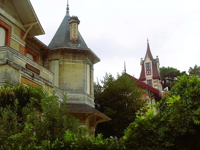 Guided tour of the Winter City Quarter - Discovering the Neighborhood: An Architectural Feast