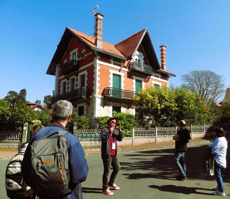 Guided tour of the Winter City Quarter - Walking Through a Living Museum of Architecture