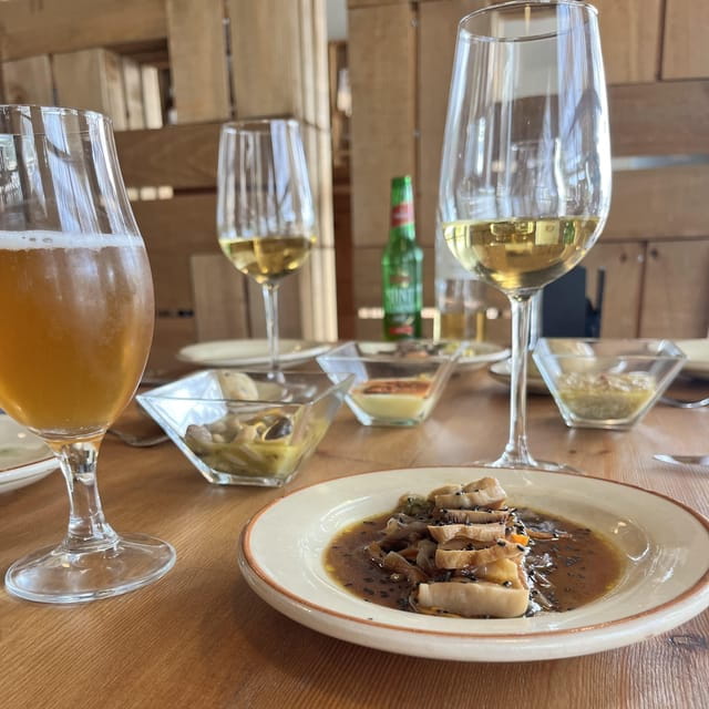 GUIDED TOUR + TASTE IN A MUSHROOM FARM - The Guides and Their Impact