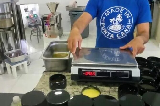 Guided Tour to Don Lucas Cigars Factory and Souvenirs Store - Sampling Opportunities