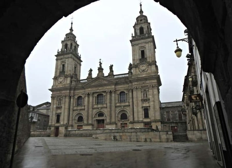 Guided visit to the Cathedral of Lugo with entrance tickets - Price and Logistics