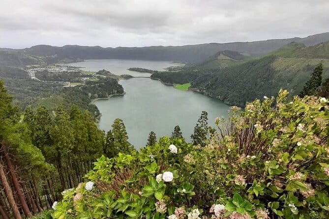 Guided Visit to the Crater and Volcano of Lagoa das Sete Cidades - Introduction to the Lagoa das Sete Cidades Tour