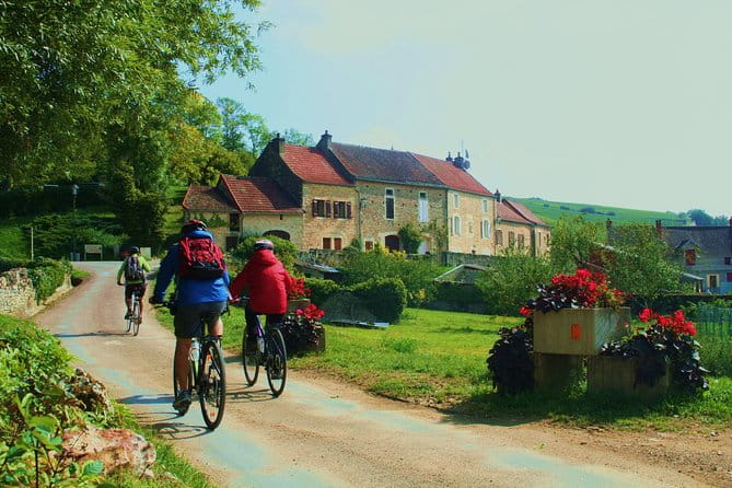 Guided week Bike Tour in France, Burgundy wine region - What Makes This Tour Special