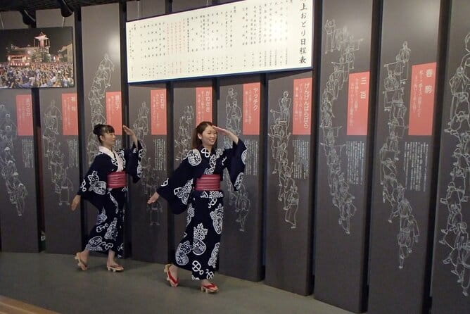 Gujo Hachiman Walking Tour With Food Sample Making Experience - Key Points