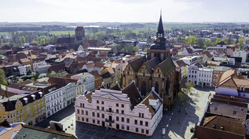 Güstrow: Guided tour of the historic city center - Discovering Güstrow: A Walk Through Time and Architecture