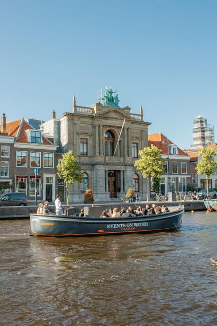 Haarlem: Sightseeing Boat Tour with Snacks and Drinks - The Guide: Mo’s Role and Impact