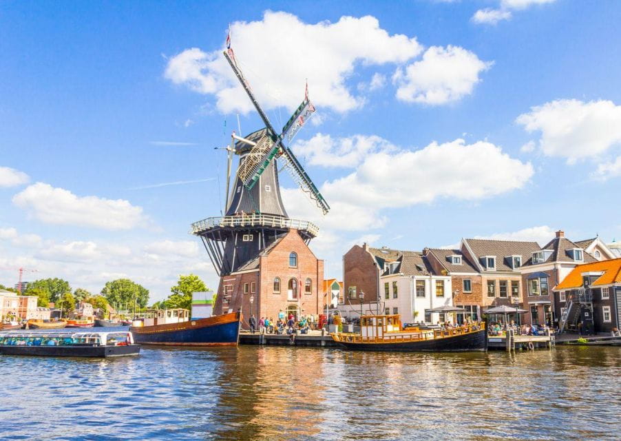 Haarlem: Sightseeing Canal Cruise Through the City Center - Onboard Experience