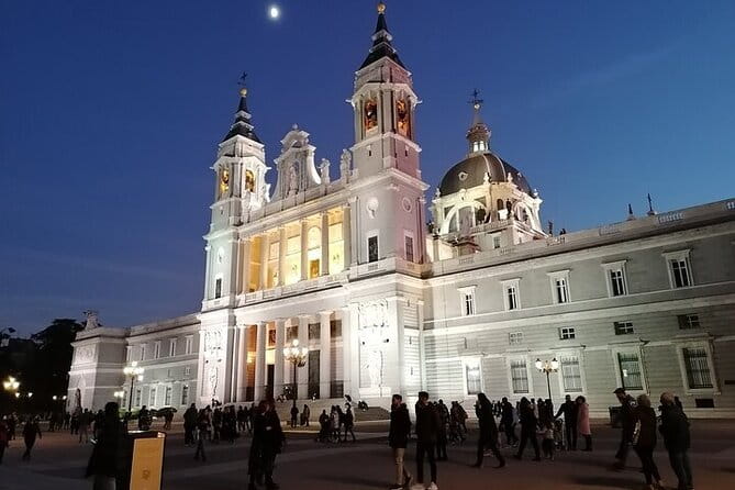 Half-Day Guided Tour of Madrid - Madrid’s Historic Heart: The Tour’s First Steps at Puerta del Sol