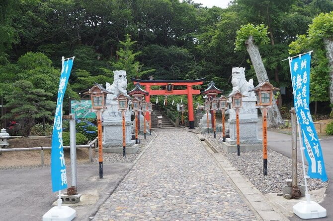 Half Day Takayama Inari Shrine Tour With Licensed Guide - Pricing and Inclusions
