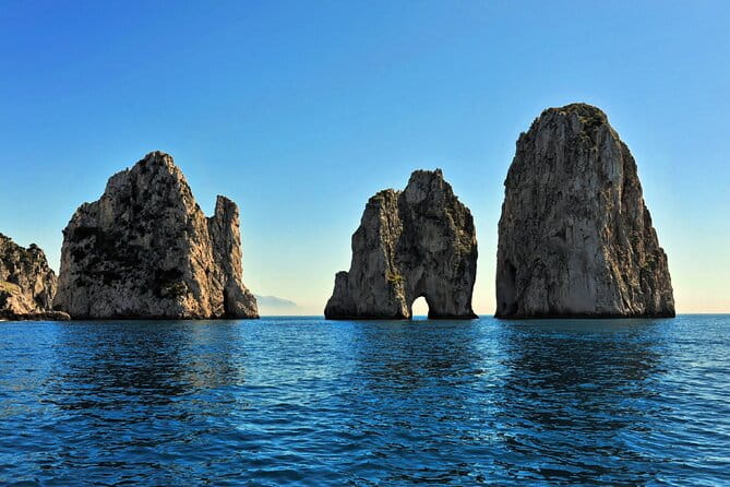 Half day to discover the fascinating island of Capri - The Sum Up