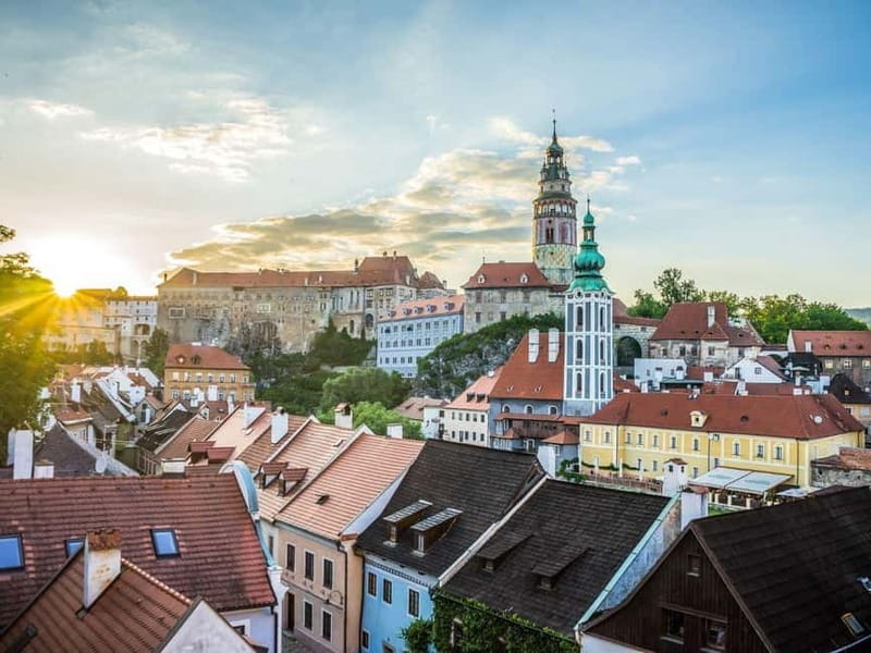 Hallstatt: Transfer to Prague via Cesky Krumlov with Tour - Cesky Krumlov: Stepping Into a Medieval Tale