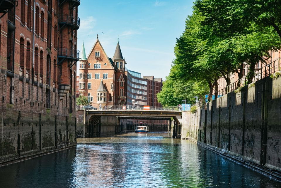 Hamburg: 1.5-Hour Harbor and Speicherstadt Day Cruise - Exploring Hamburgs Harbor