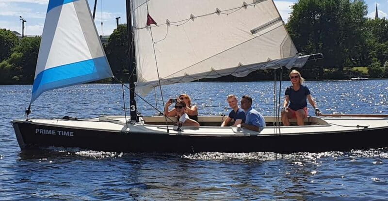 Hamburg: 1.5-Hour Sailing Sightseeing Tour on Aussenalster - FAQ