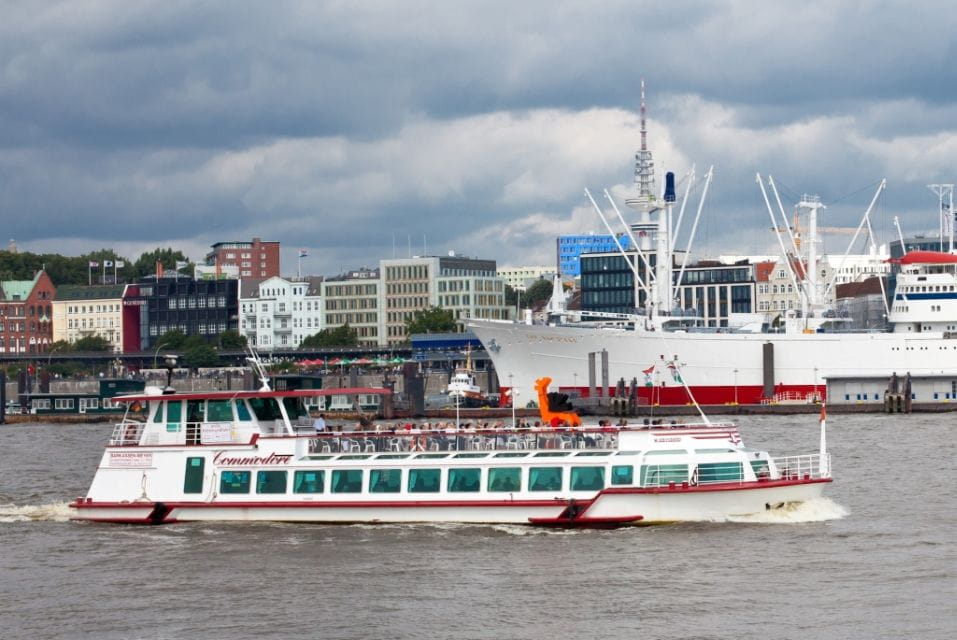 Hamburg: 1-Hour Harbor Cruise - Observing the Blohm and Voss Shipyard