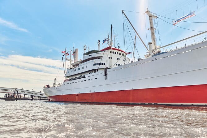 Hamburg: 2-hour harbor cruise - A closer look at what makes this harbor cruise a good choice