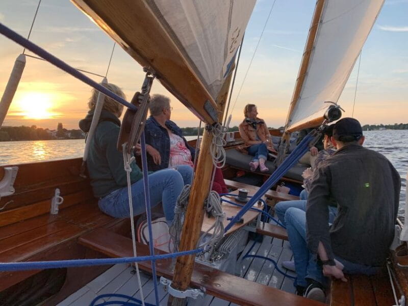 Hamburg: Alster River Sailboat Tour with Sundowner - Detailed Review of the Hamburg Alster Sailboat Tour