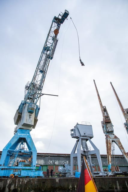 Hamburg: Bungee Jumping 50 Meters High over the Harbor - Key points / Takeaways