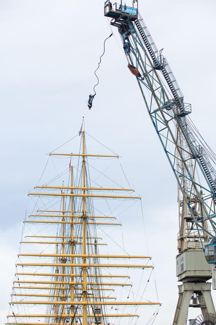 Hamburg: Bungee Jumping 50 Meters High over the Harbor - FAQ
