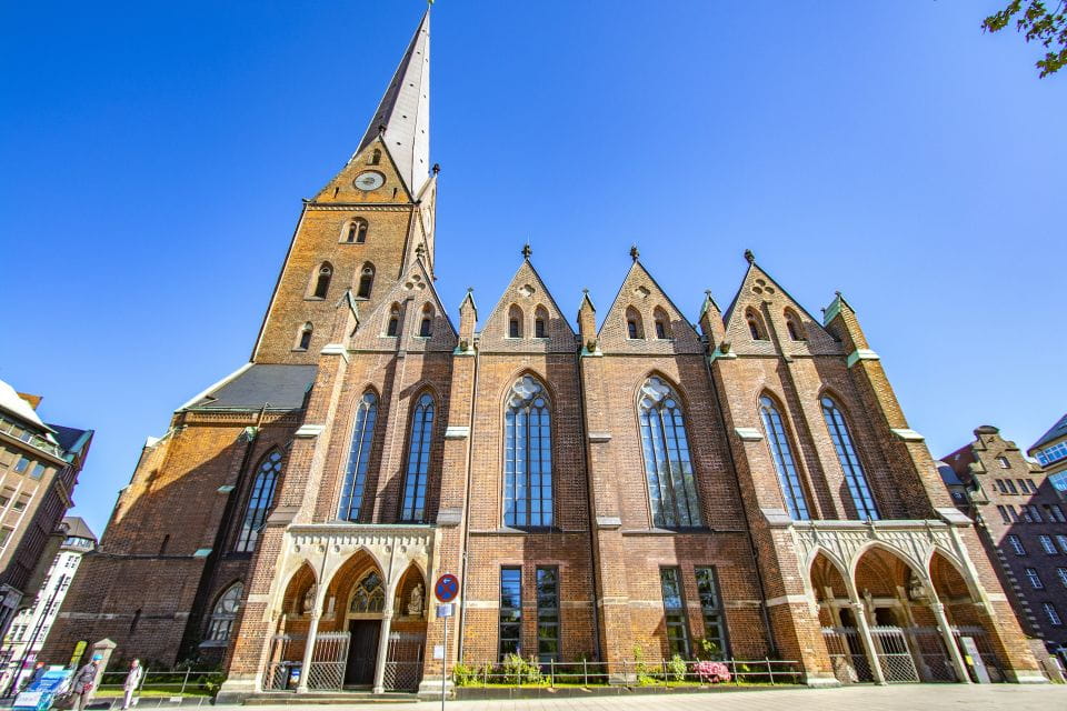 Hamburg: Express Walk With a Local in 90 Minutes - Taking in Hamburgs History