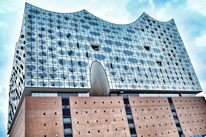 Hamburg Guided Bike Tour: Tradition and Modernity, Elbphilharmonie (min.4) - Hamburg Guided Bike Tour: Tradition and Modernity, Elbphilharmonie (min.4)