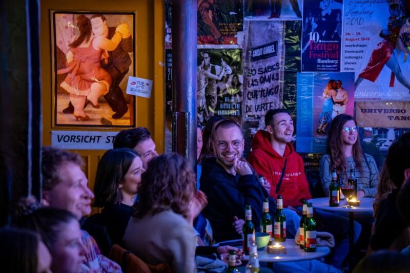 Hamburg: Moin Comedy Club Stand Up Comedy Live Show Ticket - Drinks, Snacks, and Value