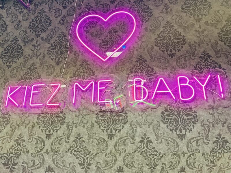 Hamburg: Reeperbahn pub crawl with insider-guide & shots - Introducing Hamburg’s Reeperbahn Pub Crawl Experience