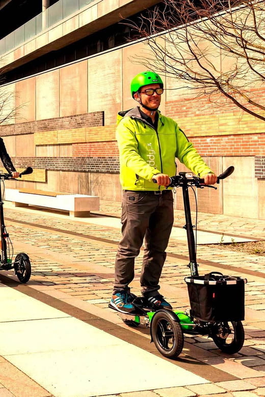 Hamburg: Sightseeing Tour with 'Scuddy' - 2h - Discovering Hamburg on a Scooter: A Unique Way to See the City