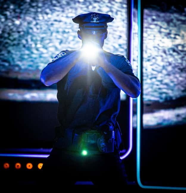 Hamburg: SIXX PAXX Show Entry Ticket - Navigating the Logistics: Booking and Venue Details