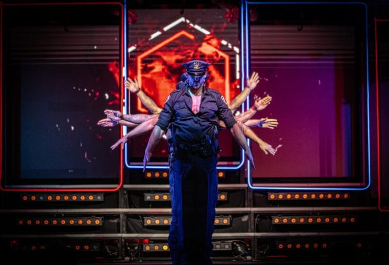 Hamburg: SIXX PAXX Show Entry Ticket - Who Will Love This Show?