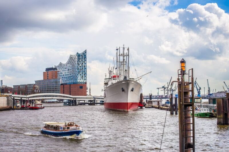 Hamburg: Ultimate Barge Tour with Live Commentary - FAQs