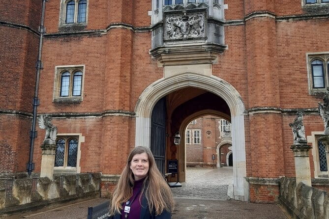 Hampton Court Palace Private Tour With an Accredited Expert Guide - Booking and Cancellation