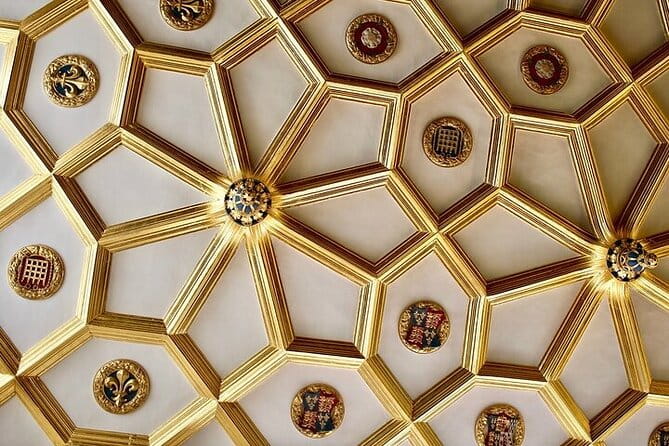 Hampton Court & Thames Riverboat Picnic - Exploring Hampton Court Palace: The Heart of the Tour