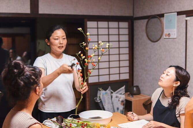 Hands-On Ikebana Making With a Local Expert in Kobe - The Ikebana Making Process