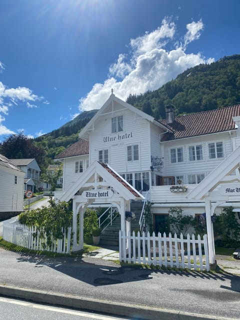 Hardangerfjord Lunch at Cider Farm, Coffee at historic Hotel - Key Points / Takeaways