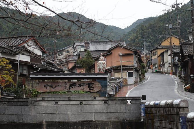 Hasami Ware Study Tour With Special Guide ~ 400 Years History and Modern Daily Use Pottery ~ - Exploring the Pottery-Making Process