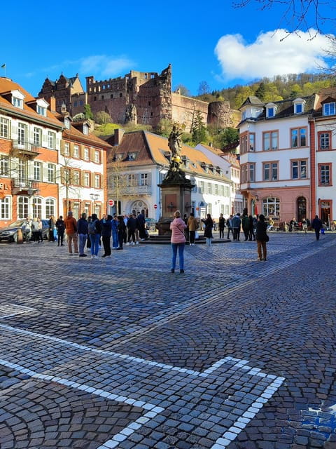 Heidelberg Castle - The Highlights in 1 h EXPRESS TOUR - The Castle Courtyard and Its Tales