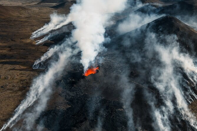 Helicopter Tour Over Icelands Reykjanes Volcano Eruption Site - Who Is This Tour Perfect For?