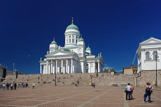 Helsinki Walking Tour with PRIVATE Professional guide - Discovering Helsinki with a Private Guide